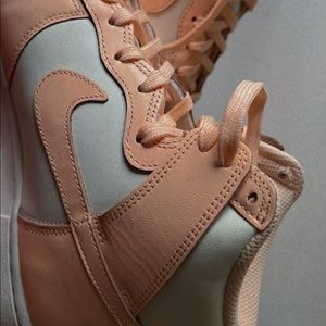 Women Nike Dunk High ‘Crimson Tint’
